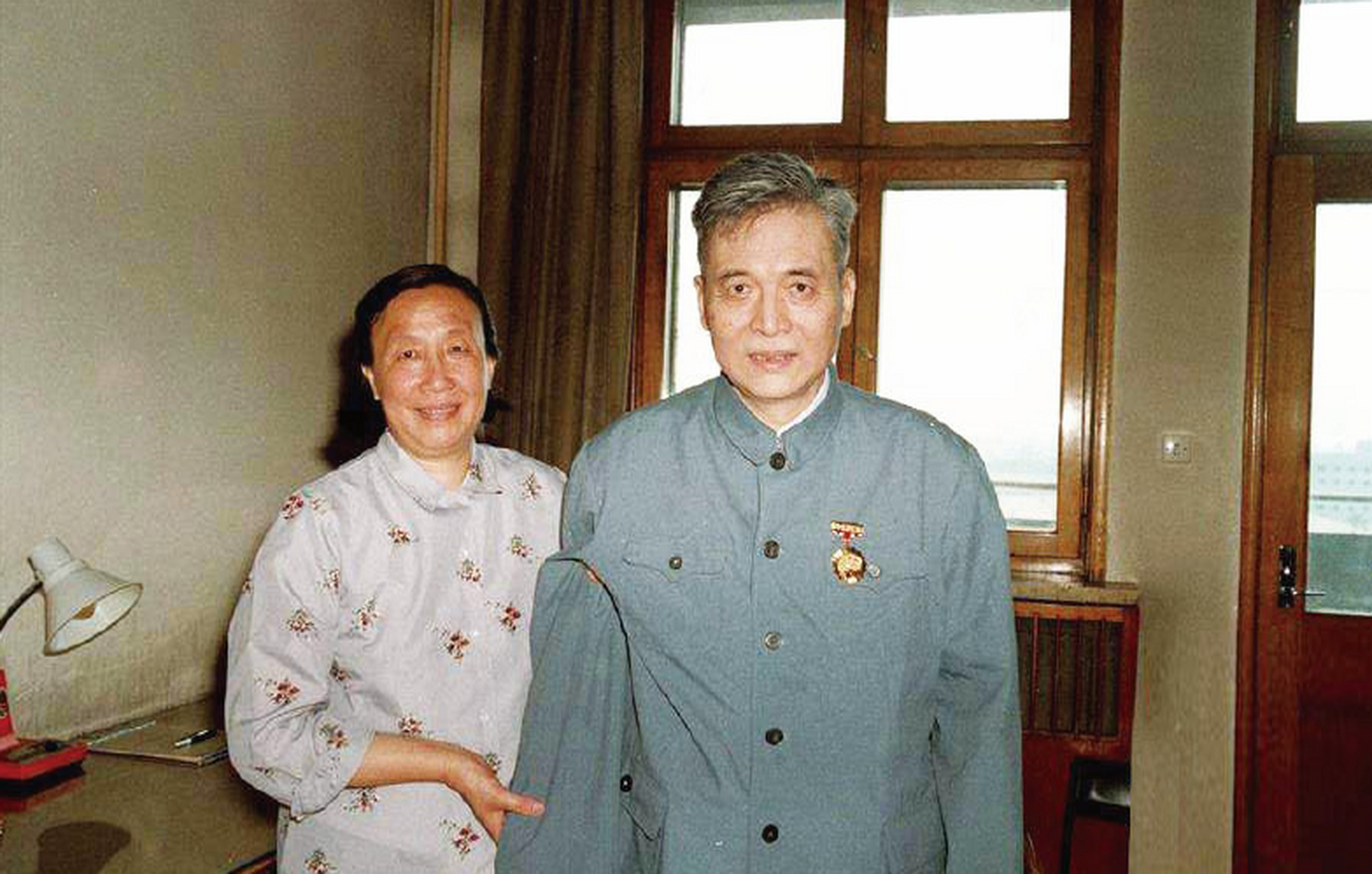 邓稼先妻子许鹿希简介，一位伟大的女性与她的传奇人生，邓稼先妻子许鹿希，伟大女性与传奇人生的故事