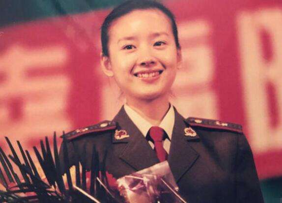 丁晓兵媳妇的军衔，荣耀背后的故事，丁晓兵妻子军衔背后的荣耀故事