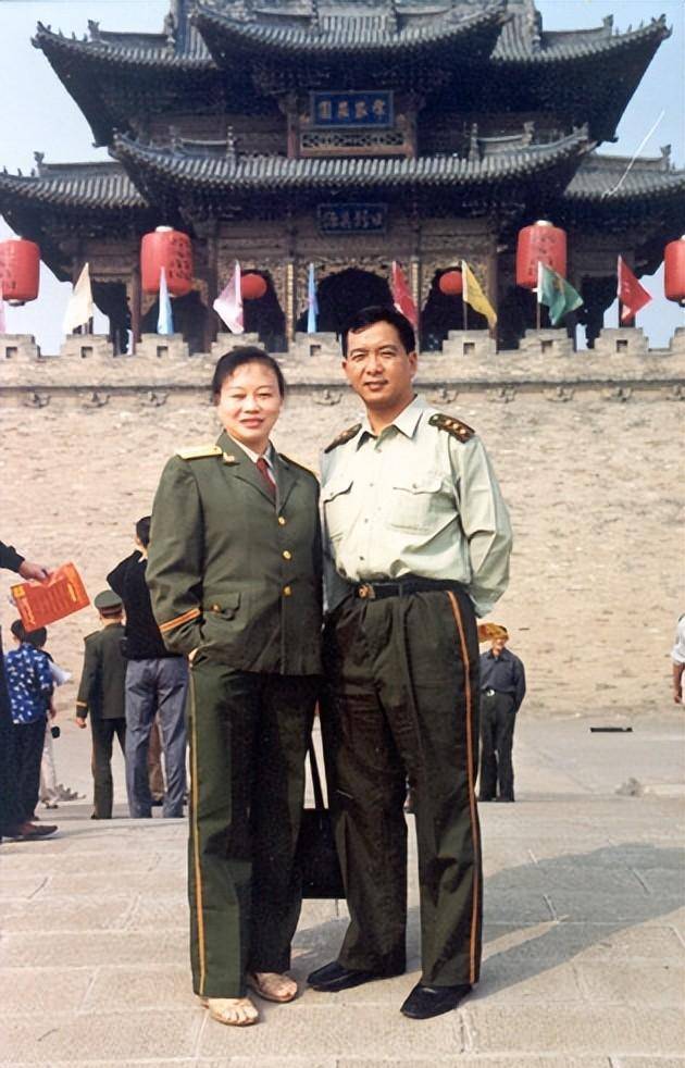 军人陶婉珠的父亲，荣耀与坚韧的象征，军人陶婉珠之父，荣耀与坚韧的象征