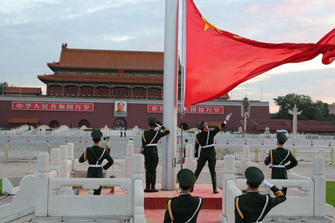 仪仗队升国旗图片，荣耀与尊严的象征，仪仗队升国旗瞬间，荣耀与尊严的永恒象征