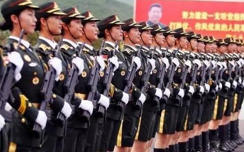 女兵程诚的生活照，坚韧与柔美的见证，女兵程诚的生活照，坚韧与柔美并存的见证