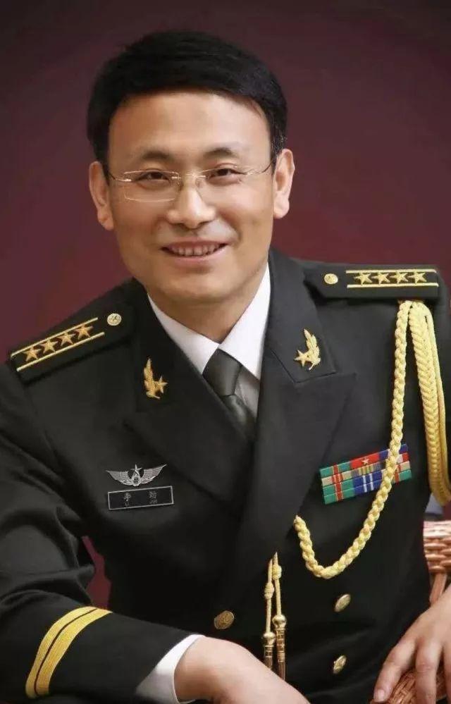 中国特种部队征兵宣传片,热血青年的荣耀战场,中国特种部队征兵宣传片,热血青年的荣耀战场,挑战与荣耀的战场