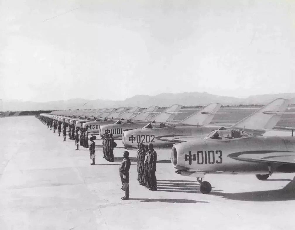 中国人民解放军空军第十五军,英勇无畏,捍卫蓝天,中国人民解放军空军第十五军,蓝天捍卫勇士