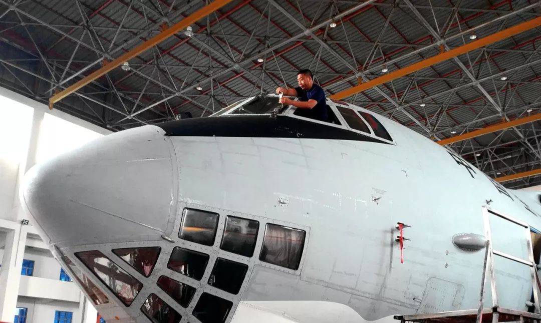 利比亚空军撤侨视频,展现国家力量与民众情感的交织,利比亚空军撤侨行动,国家力量与民众情感的展现