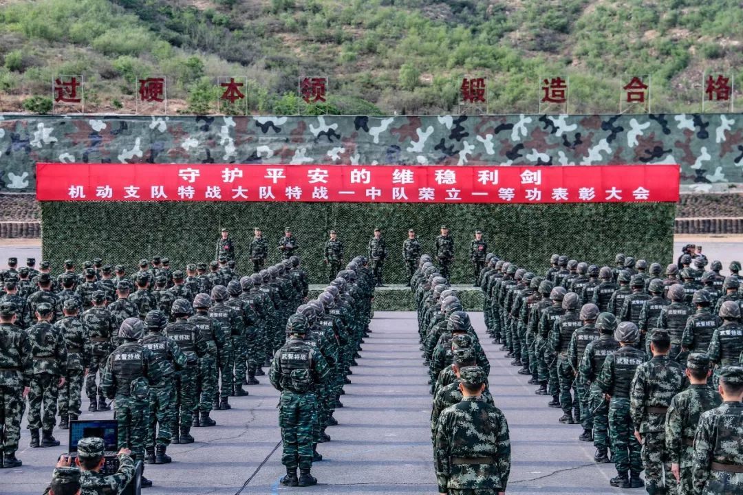 一往无前,某部队的坚定前行,某部队坚定前行,一往无前展雄风