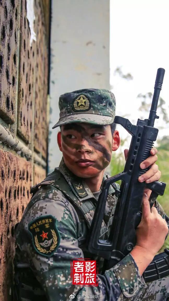 九图军事哥哥,铁血荣光下的英雄形象,铁血荣光下的英雄形象,九图军事哥哥的荣耀风采