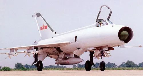 歼8仿制米格飞机,历史背景与技术解析,歼8仿制米格飞机的历史背景与技术深度解析