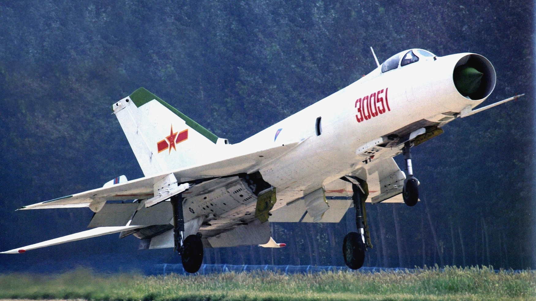 歼8仿制米格飞机,历史背景与技术解析,歼8仿制米格飞机的历史背景与技术深度解析