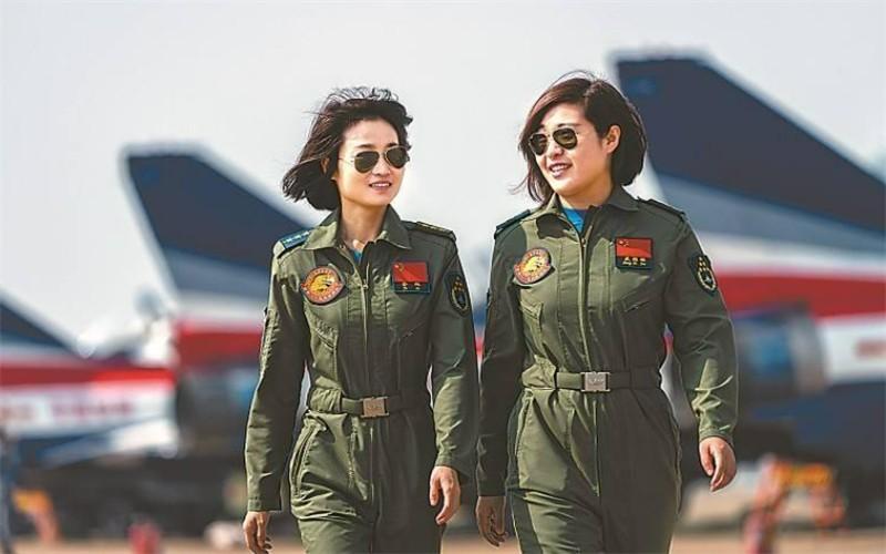 中国最美女飞行员图片,英勇与美丽的完美结合,中国最美女飞行员,英勇与美丽的璀璨风采图片展示