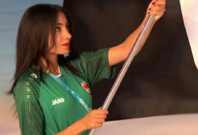 伊拉克女旗手绝美侧颜,英勇与美丽的完美结合,伊拉克女旗手侧颜绝美,英勇与美丽的完美交融