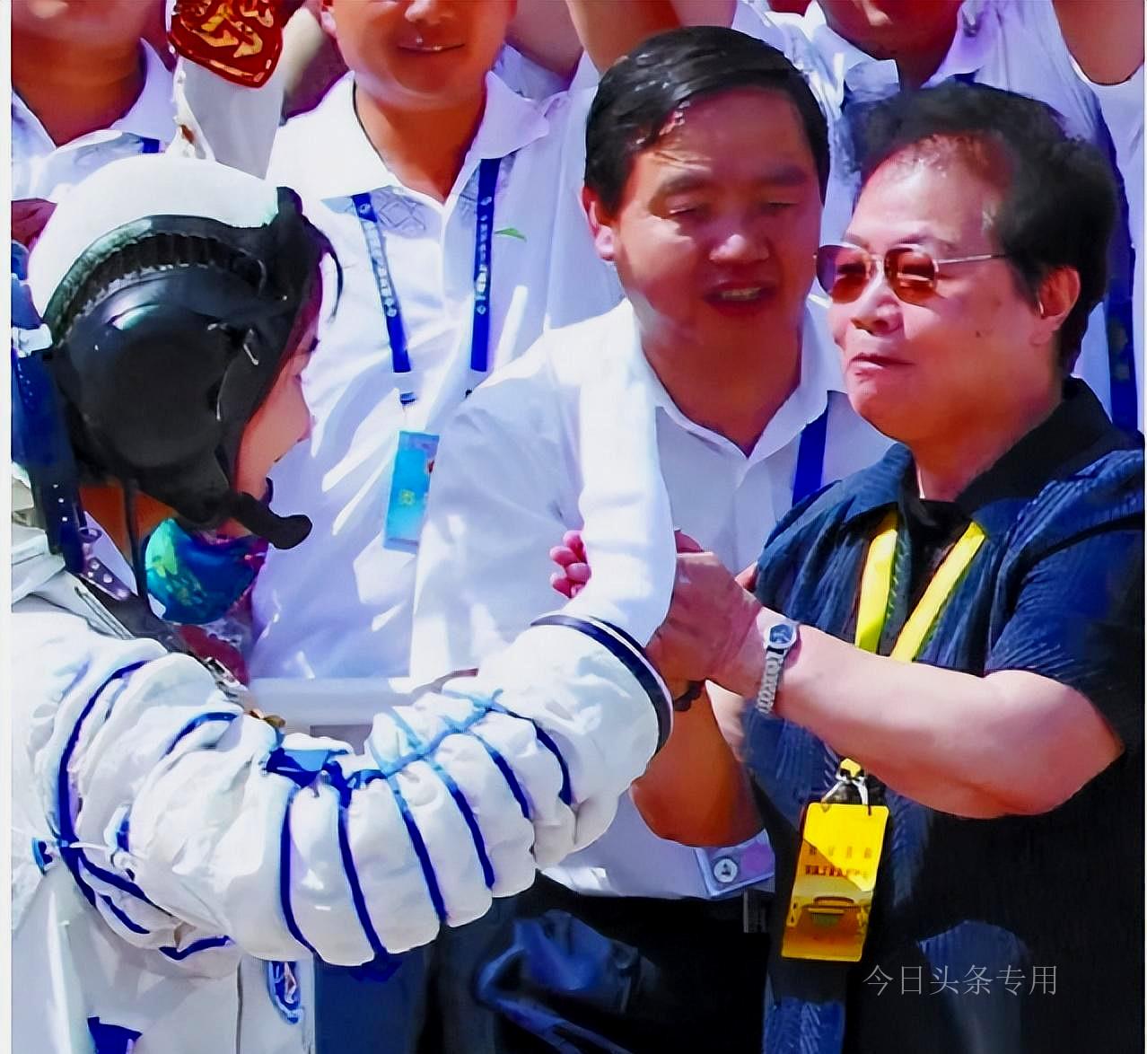 世界最高军衔人是谁，揭秘军衔之巅的传奇人物，揭秘全球军衔之巅，谁是最高的传奇人物？