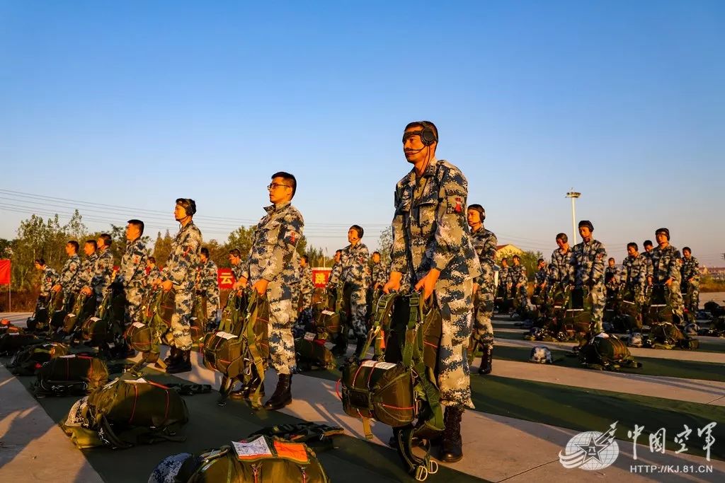 揭秘空降兵军规模,究竟有多少人?,揭秘,空降兵部队规模揭秘,究竟有多少人参与作战?
