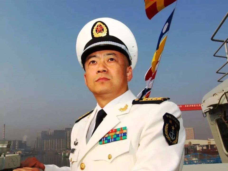 辽宁舰历任舰长及其卓越贡献，辽宁舰历任舰长及其杰出贡献概述