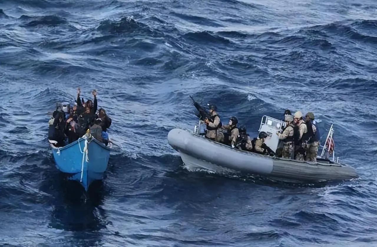 中国海军打击海盗行动,2022年的关键战役与策略分析,中国海军打击海盗行动,2022年关键战役与战略解析
