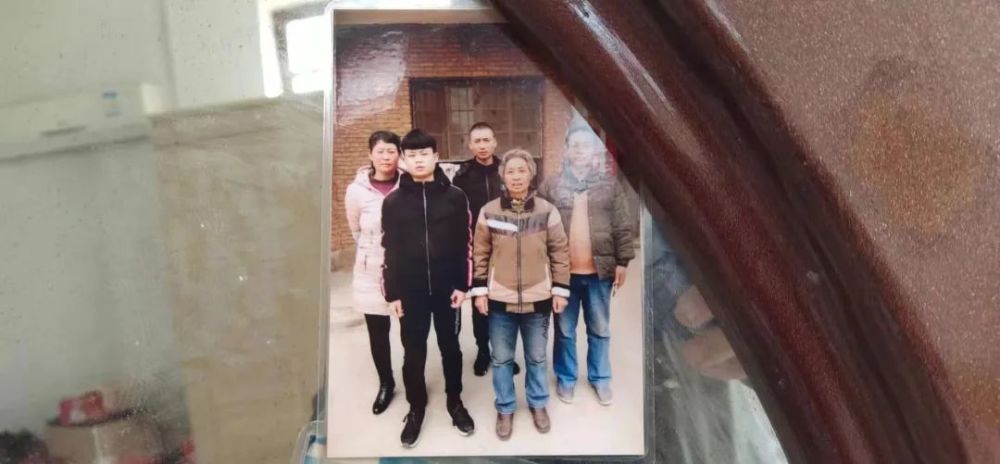 肖思远家里为何拥有权力，探究背后的原因，肖思远家庭权力背后的原因探究
