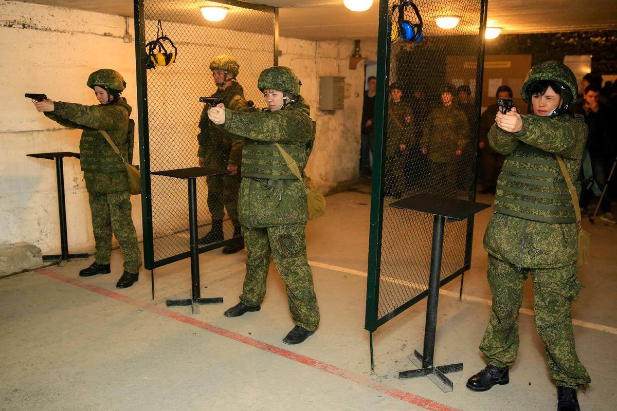 男兵和女兵是否在一起训练,深度探讨军事训练中的性别融合,军事训练中性别融合,男兵与女兵是否共同训练探讨