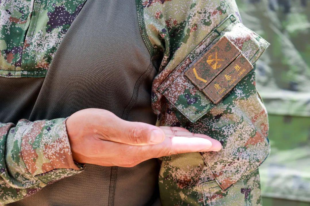 关于我国军队士兵穿着规定的探讨——以我国军队士兵穿着的21式蛙服为例,我国军队士兵穿着规定探讨,以21式蛙服为例