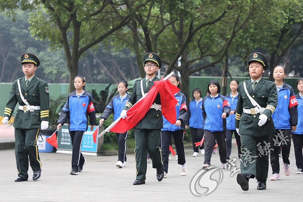 庆祝中华人民共和国成立七十周年阅兵仪式中的护旗手是谁？，庆祝中华人民共和国成立七十周年阅兵仪式中的护旗手揭秘
