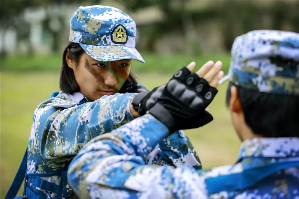 中国海军陆战队女兵，新时代的荣耀与担当，中国海军陆战队女兵，新时代的荣耀担当