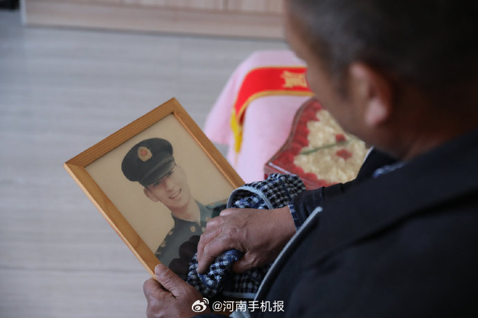 烈士肖思远雕像图片，永恒的纪念与崇高的敬意，烈士肖思远雕像图片，永恒纪念与崇高敬意的象征