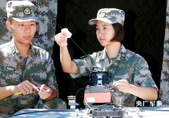 女兵军旅感悟，坚韧、成长与荣耀之路，女兵荣耀之路，军旅中的坚韧与成长之路