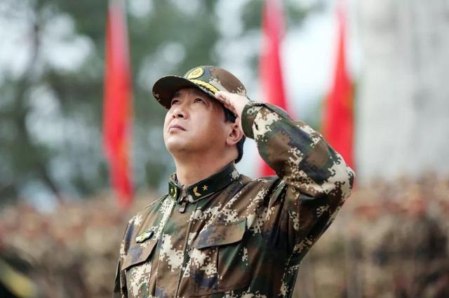 丁晓兵是否成为将军，一位英雄的荣耀与传奇，丁晓兵，英雄荣耀与传奇之路，将军之路的荣耀时刻