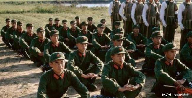 中国女兵的独特魅力，坚韧、勇敢与柔美的结合，中国女兵，坚韧勇敢与柔美魅力的独特结合
