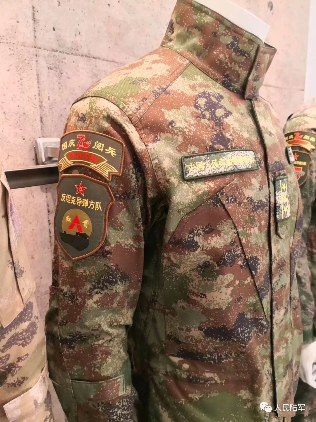 关于如何辨别真伪的星空迷彩服真假图解，图解，如何准确辨别星空迷彩服真伪