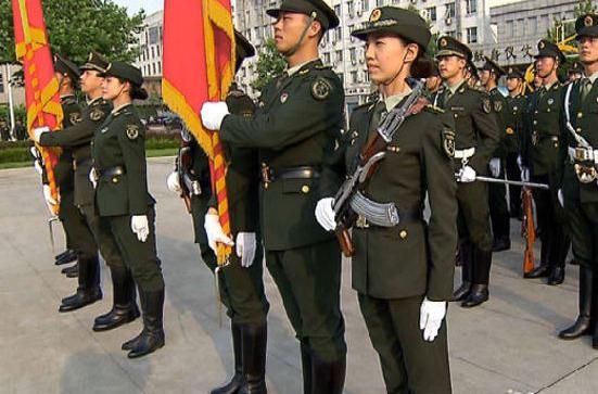 三军仪仗队女兵中队的程诚队长，三军仪仗队女兵中队队长程诚，巾帼不让须眉的领导力风采