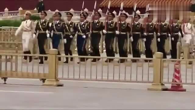 三军仪仗队正步走，荣耀与责任的体现，三军仪仗队正步走，荣耀与责任的彰显