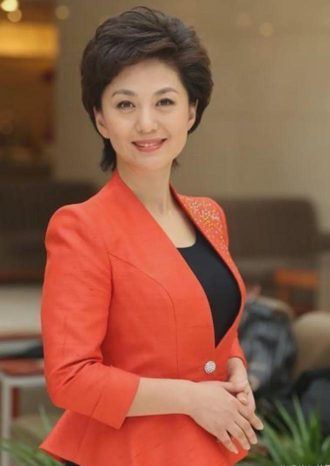 中央新闻播音员名单及照片——见证时代的声音，中央新闻播音员名单与照片，时代之声的见证者