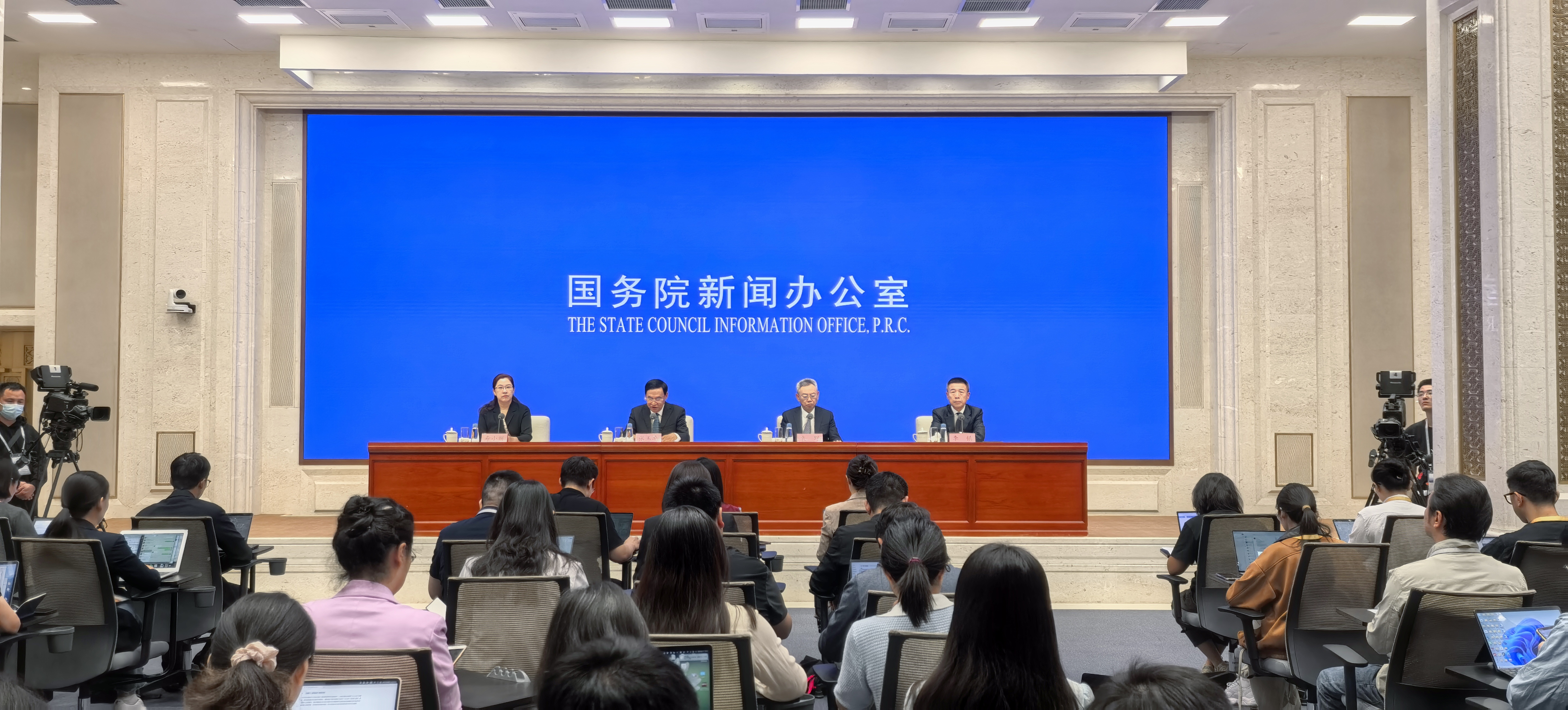 中央新闻动态及其社会影响，中央新闻动态与社会影响综述