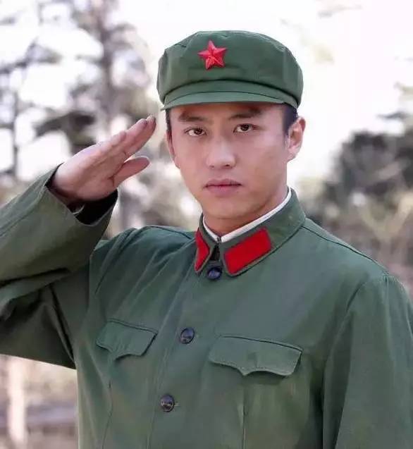 穿65式军装的男兵照片，历史与时代的见证者，65式军装男兵照片，历史与时代的印记