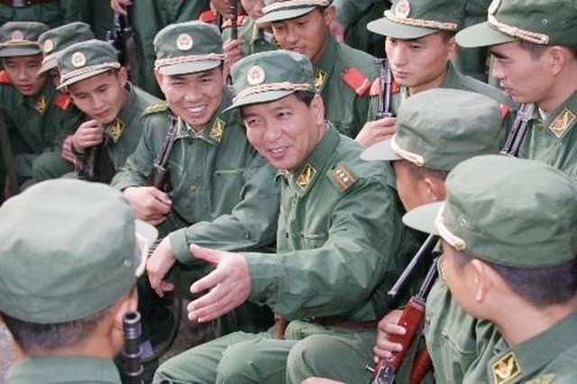 老山英雄丁晓兵，铁血军魂的荣耀，老山英雄丁晓兵，铁血军魂的荣耀时刻