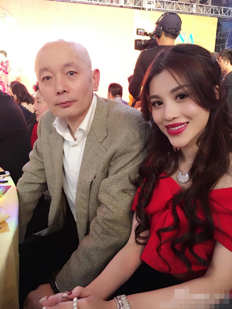 手雷塞裤裆，一种独特的文化现象与社会反思，手雷塞裤裆背后的文化现象与社会反思