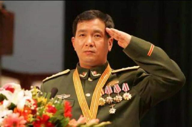 独臂英雄丁晓兵