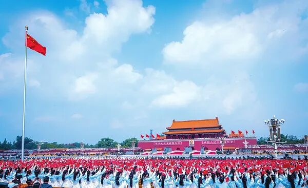 九三阅兵合唱团成员，荣耀与力量的汇聚，九三阅兵合唱团，荣耀与力量的汇聚之声