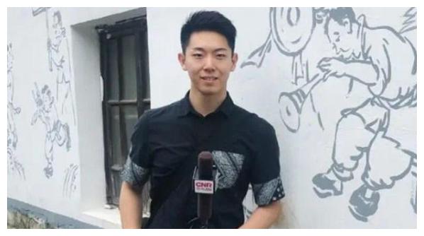 军事节目男主持人有哪些，风格各异，魅力独具，军事节目男主持人风采各异，风格魅力独具盘点