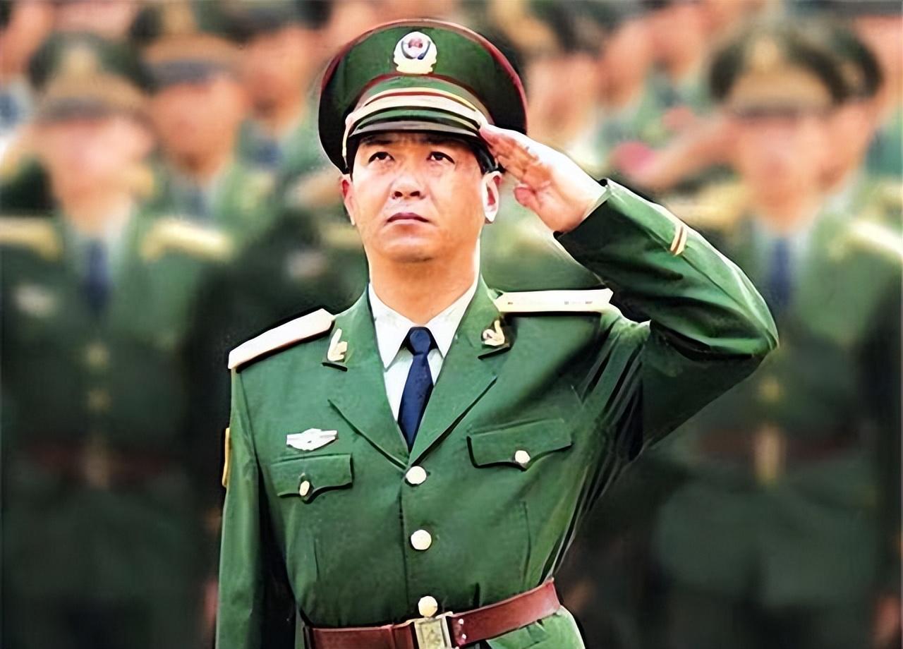 少将丁晓兵的妻子是谁，一段英雄背后的温情故事，少将丁晓兵背后的温情故事，妻子是谁？揭示英雄背后的爱情故事