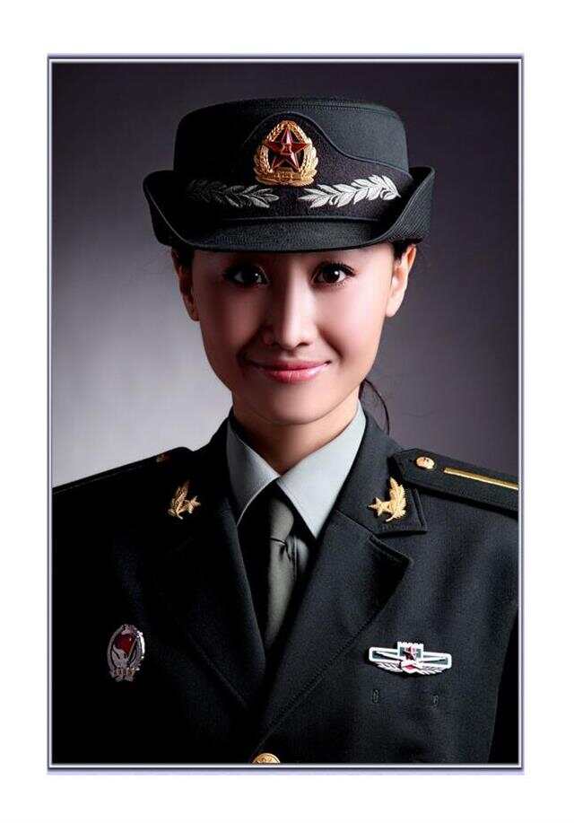 中国女兵英姿图片，展现新时代女性的力量与美，中国女兵英姿展现新时代力量与美