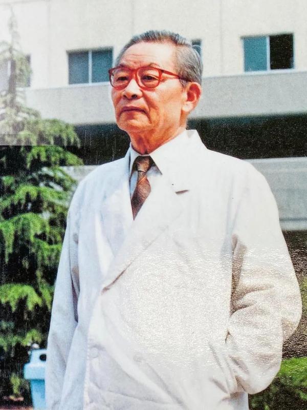 七一勋章的材质与象征意义，七一勋章，材质背后的荣耀与象征意义