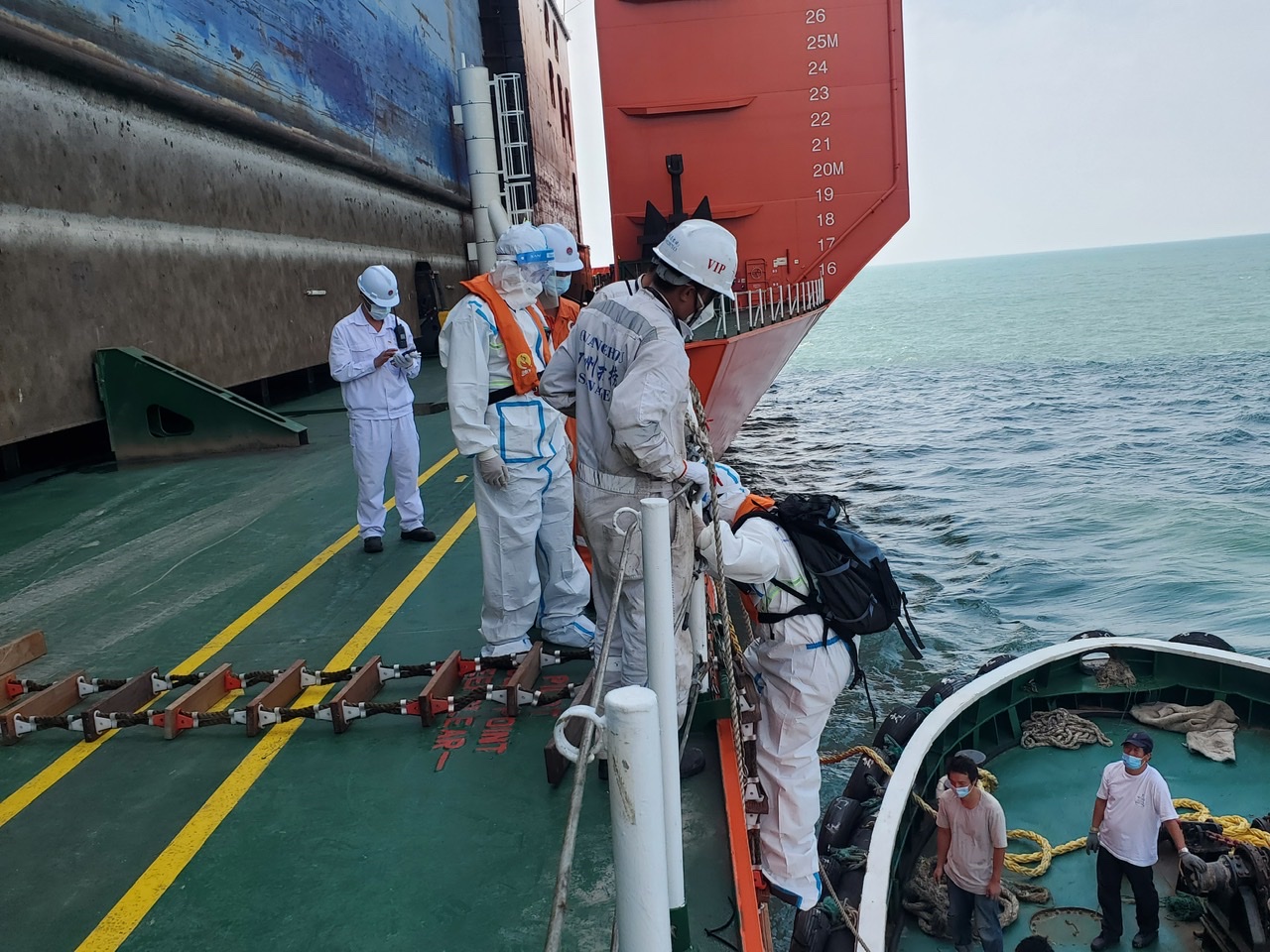 艏岛式半潜船，探索新一代海上巨无霸的奥秘，新一代海上巨无霸，艏岛式半潜船奥秘探索
