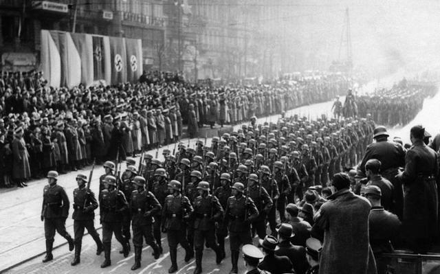 1960年解放军与纳粹德军的潜在交锋，历史想象与现实分析，历史想象与现实分析，揭秘解放军与纳粹德军的潜在交锋（1960年）