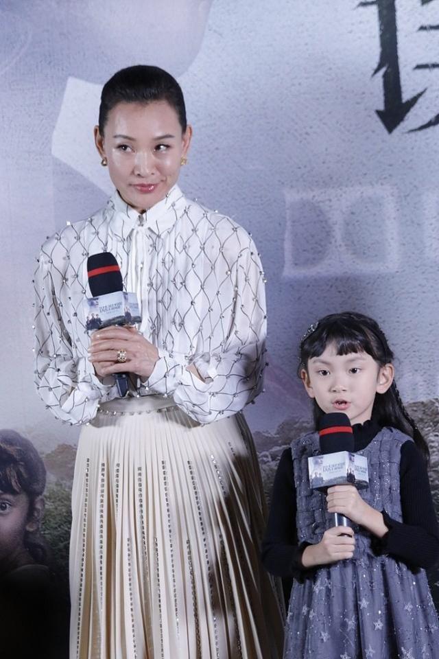 纯色背景图片在新闻发布会中的重要性，纯色背景图片在新闻发布会中的关键作用与重要性