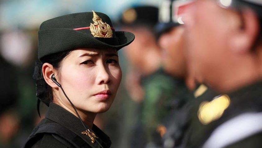 军事女主持人雅妮，魅力与才华并存的风采，军事女主持人雅妮，魅力与才华并存的风采展示