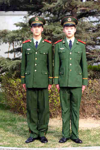 武警穿迷彩服吗，迷彩服的由来与武警部队的关联，武警迷彩服揭秘，由来、关联与部队风采展现