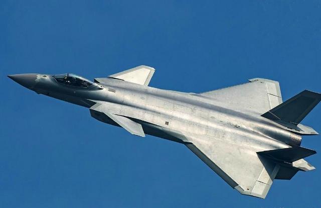中国空军装备的第四代隐形战斗机，力量与技术的完美结合，中国空军第四代隐形战斗机，力量与技术的巅峰融合