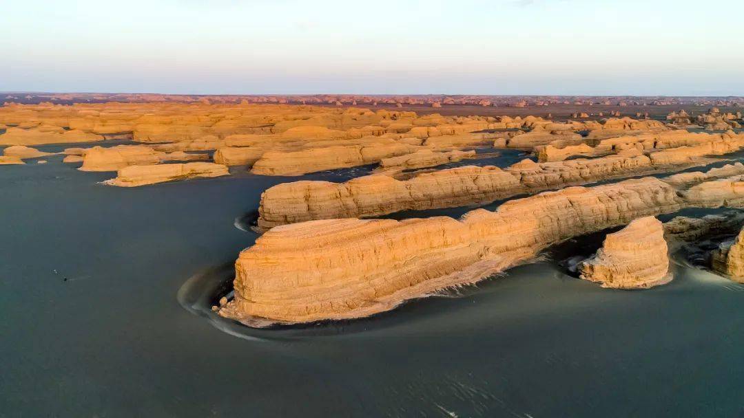西海舰队与雅丹地貌，探索自然奥秘与军事力量的交汇点，西海舰队与雅丹地貌，自然奥秘与军事力量的探索交汇点