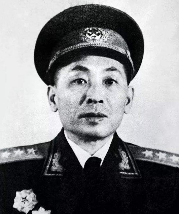 叶飞上将，英勇无畏的战士，忠诚的国家公仆，叶飞上将，英勇战士与国家忠诚公仆的典范