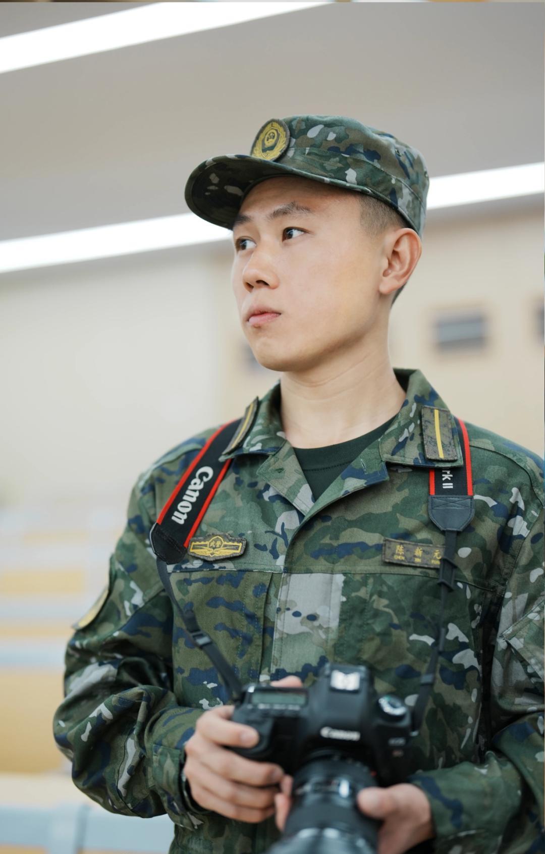 探索现代家居装饰新风尚，独特的21式迷彩壁纸，现代家居装饰新风尚，21式迷彩壁纸的独特魅力